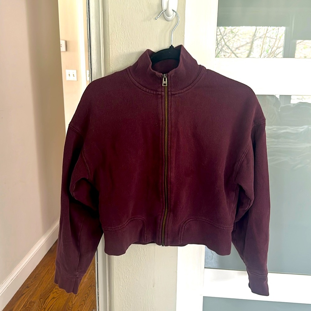 Wilfred maroon crew zip up